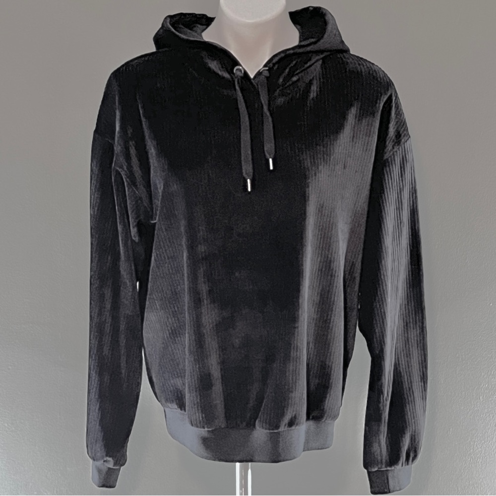 Women’s Forever 21 casual black velour pullover sweatshirt